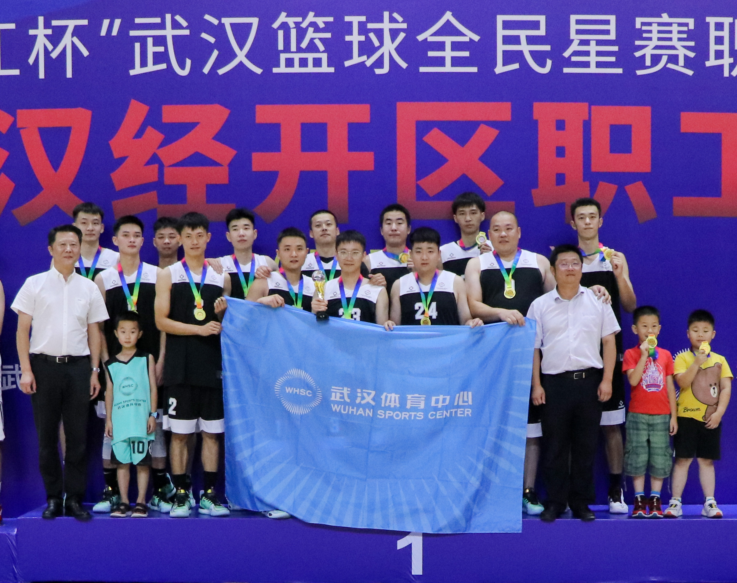 歷史首次！公司籃球隊(duì)勇奪全區(qū)職工聯(lián)賽冠軍！