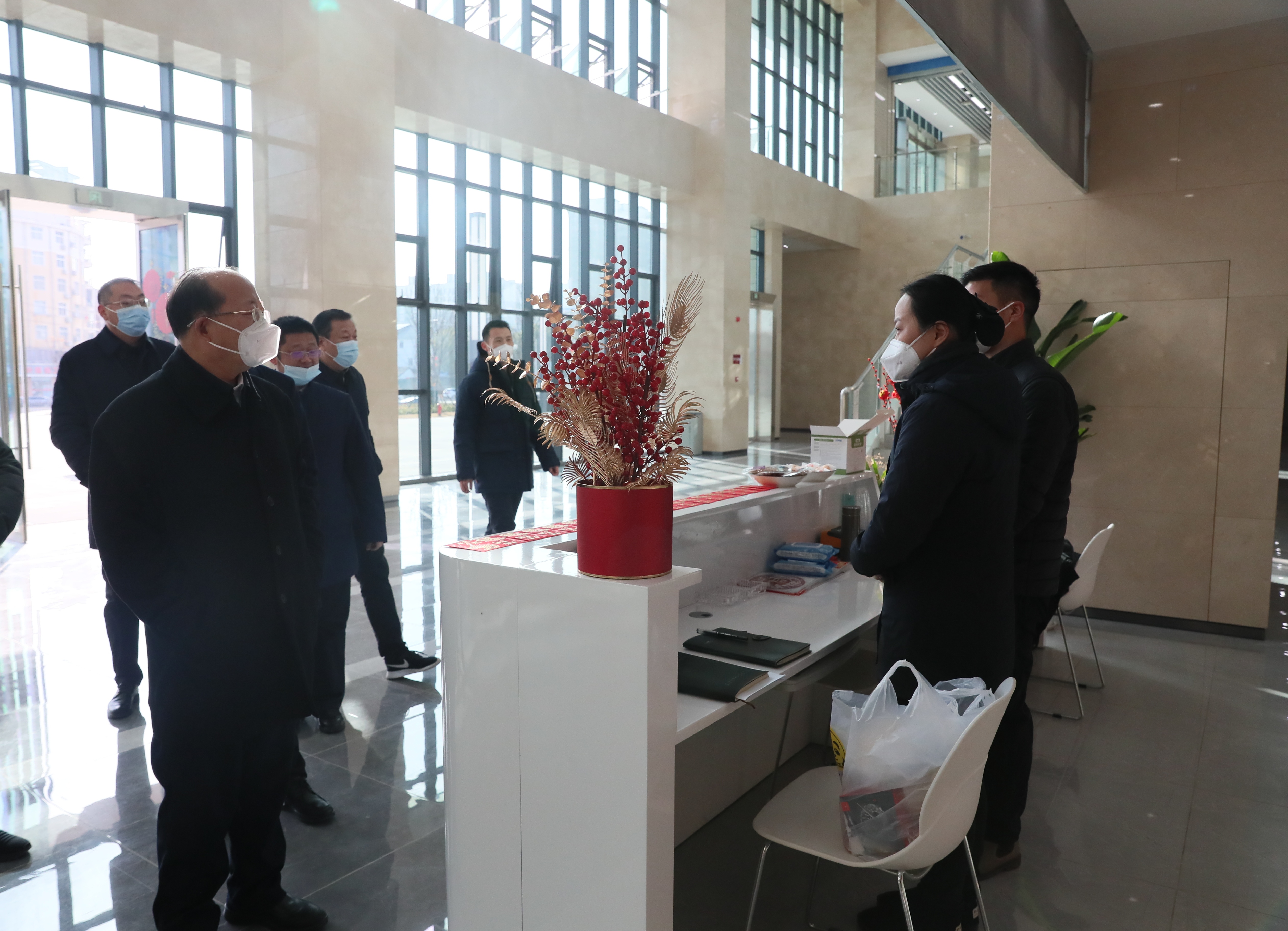 劉子清看望慰問中國車谷全民健身中心南館一線工作人員，要求將南館打造成服務(wù)民生的新地標(biāo)