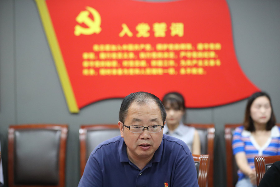 不忘入黨初心 回顧入黨歷程 ▏二支部召開“兩重溫兩重訪”活動(圖5) 不忘入黨初心 回顧入黨歷程 ▏二支部召開“兩重溫兩重訪”活動(圖5)