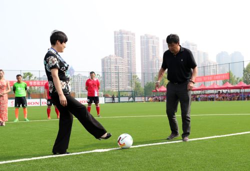 2018年全區(qū)職工足球聯(lián)賽開(kāi)幕(圖4) 2018年全區(qū)職工足球聯(lián)賽開(kāi)幕(圖4)