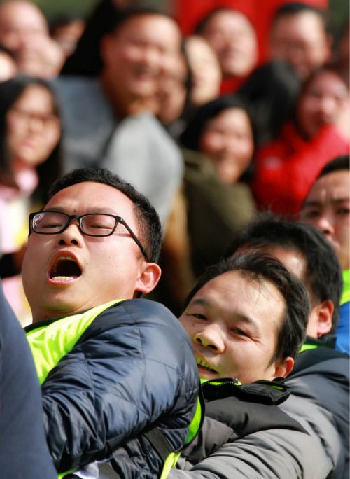 武漢體育中心衛(wèi)冕全區(qū)拔河比賽冠軍(圖12) 武漢體育中心衛(wèi)冕全區(qū)拔河比賽冠軍(圖12)