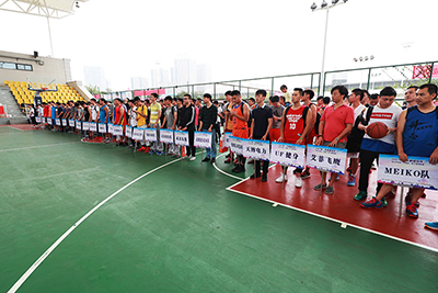 全區(qū)職工籃球聯(lián)賽開(kāi)幕(圖1) 全區(qū)職工籃球聯(lián)賽開(kāi)幕(圖1)