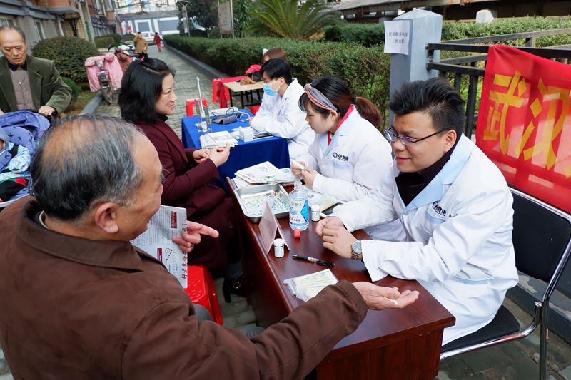 【紅色物業(yè)】"紅色物業(yè)",一顆"紅心"點亮"民心"(圖1) 【紅色物業(yè)】"紅色物業(yè)",一顆"紅心"點亮"民心"(圖1)