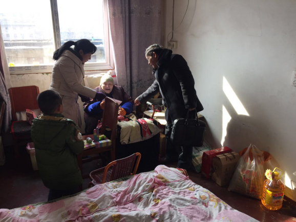 紅色基金】江夏區(qū)企業(yè)總公司"紅色基金"慰問困難黨員(圖1) 紅色基金】江夏區(qū)企業(yè)總公司"紅色基金"慰問困難黨員(圖1)