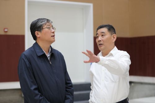 羅永綱來體育中心調(diào)研要求 堅決打贏軍運會安保這場硬仗(圖6) 羅永綱來體育中心調(diào)研要求 堅決打贏軍運會安保這場硬仗(圖6)