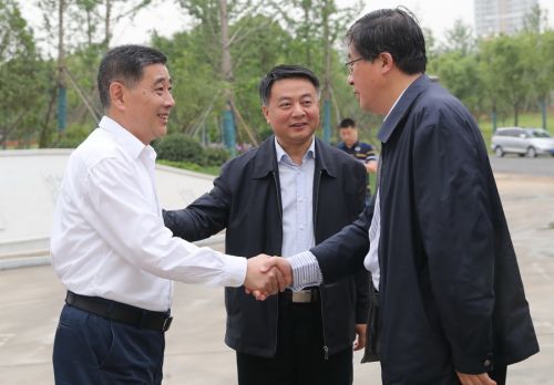 羅永綱來體育中心調(diào)研要求 堅決打贏軍運會安保這場硬仗(圖7) 羅永綱來體育中心調(diào)研要求 堅決打贏軍運會安保這場硬仗(圖7)