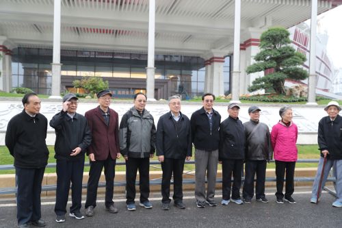 市老領導參觀考察武漢體育中心(圖6) 市老領導參觀考察武漢體育中心(圖6)