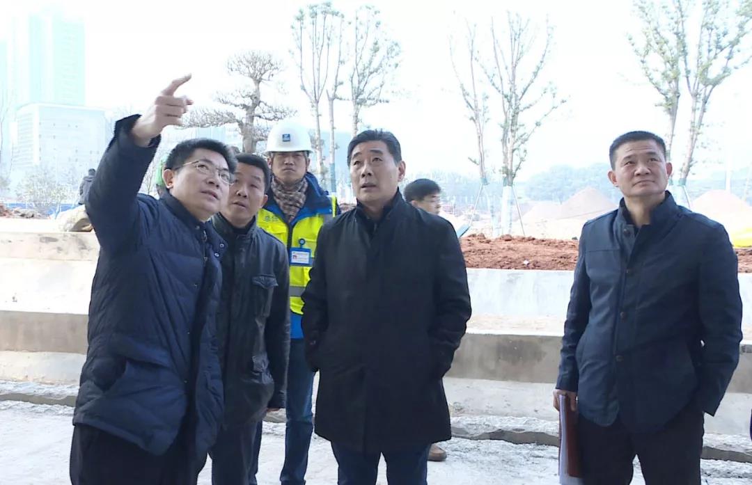 彭浩到武漢體育中心現(xiàn)場(chǎng)辦公 檢查推進(jìn)軍運(yùn)會(huì)場(chǎng)館建設(shè)和環(huán)境提升工作(圖1) 彭浩到武漢體育中心現(xiàn)場(chǎng)辦公 檢查推進(jìn)軍運(yùn)會(huì)場(chǎng)館建設(shè)和環(huán)境提升工作(圖1)