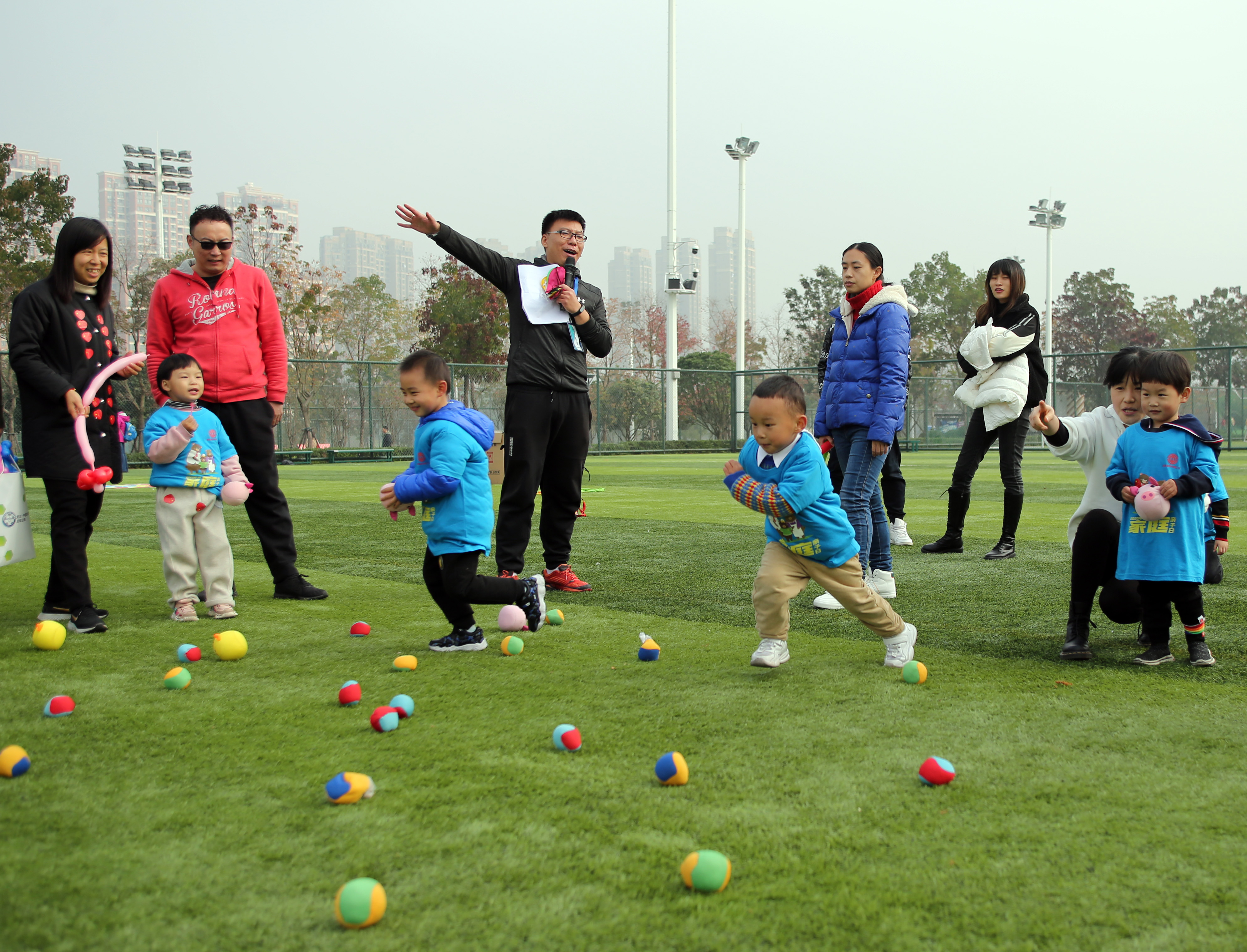 大手牽小手 武體一家親(圖2) 大手牽小手 武體一家親(圖2)