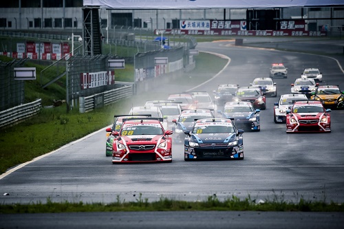 原來(lái)你自家的車都可以激戰(zhàn)至此！“活力車都”迎來(lái)CTCC房車錦標(biāo)賽