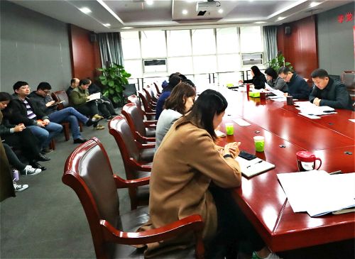 公司黨委召開中心組（擴大）會議 傳達學習區(qū)紀委八屆三次全會精神(圖1)