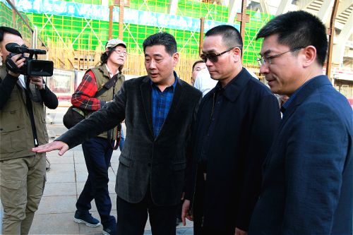 軍運會執(zhí)委會主任楊劍調(diào)研武漢體育中心軍運會場館建設(shè)(圖5) 軍運會執(zhí)委會主任楊劍調(diào)研武漢體育中心軍運會場館建設(shè)(圖5)