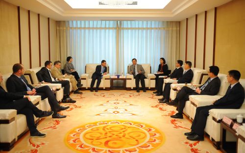 全球最頂尖汽車賽事“勒芒24小時(shí)耐力賽” 明年來我區(qū)開跑(圖4) 全球最頂尖汽車賽事“勒芒24小時(shí)耐力賽” 明年來我區(qū)開跑(圖4)