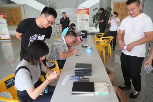 武漢體育中心舉辦平安建設(shè)知識(shí)答題活動(dòng)(圖1) 武漢體育中心舉辦平安建設(shè)知識(shí)答題活動(dòng)(圖1)