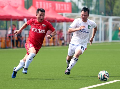 全區(qū)職工足球聯(lián)賽在足球公園開賽(圖2) 全區(qū)職工足球聯(lián)賽在足球公園開賽(圖2)