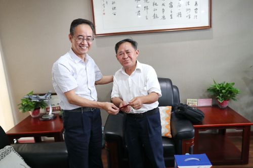 武漢體育中心開展退休老黨員“不忘初心、牢記使命”專題調(diào)研和慰問工作