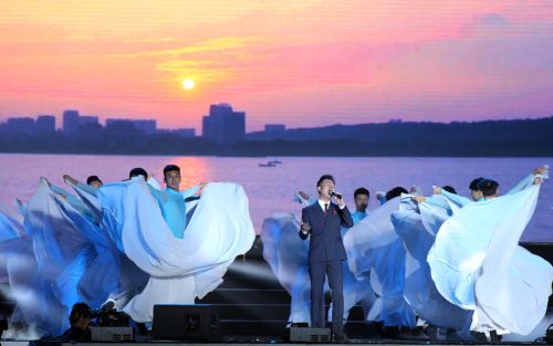 2018年中國(guó)汽車摩托車運(yùn)動(dòng)大會(huì)在武漢體育中心開幕(圖4)