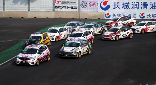 6天吸引10萬觀眾現(xiàn)場觀看 精彩“鐵馬”在武漢體育中心閉幕(圖9) 6天吸引10萬觀眾現(xiàn)場觀看 精彩“鐵馬”在武漢體育中心閉幕(圖9)