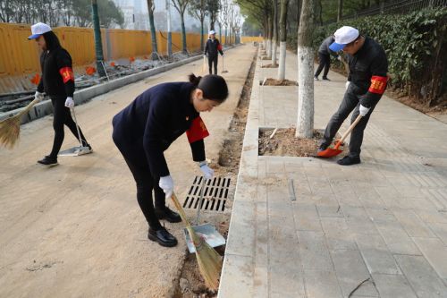 武漢體育中心開展黨員周末大掃除活動(圖4) 武漢體育中心開展黨員周末大掃除活動(圖4)