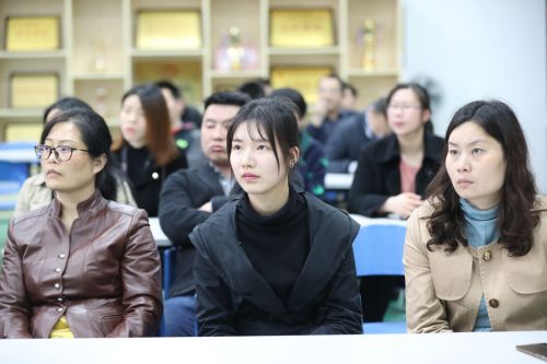 拿起手機(jī)當(dāng)記者 ▏武漢體育中心舉辦手機(jī)攝影專題培訓(xùn)(圖3) 拿起手機(jī)當(dāng)記者 ▏武漢體育中心舉辦手機(jī)攝影專題培訓(xùn)(圖3)