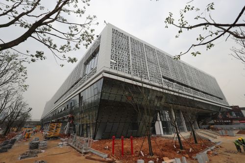 胡立山調(diào)研軍運(yùn)會(huì)主場(chǎng)館建設(shè)(圖5) 胡立山調(diào)研軍運(yùn)會(huì)主場(chǎng)館建設(shè)(圖5)