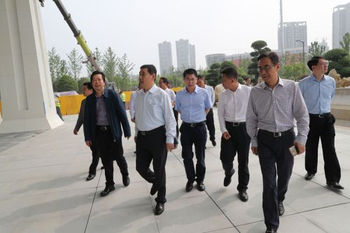 彭浩考察武漢體育中心體育場(圖1) 彭浩考察武漢體育中心體育場(圖1)