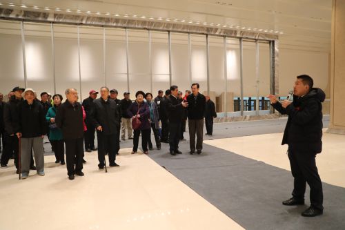 市老領(lǐng)導(dǎo)參觀考察武漢體育中心(圖4) 市老領(lǐng)導(dǎo)參觀考察武漢體育中心(圖4)