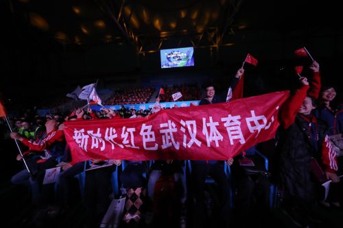 為勞動者而歌 為軍運(yùn)會而舞 迎“五一”武漢開發(fā)區(qū)為800軍運(yùn)建設(shè)者送演出(圖1) 為勞動者而歌 為軍運(yùn)會而舞 迎“五一”武漢開發(fā)區(qū)為800軍運(yùn)建設(shè)者送演出(圖1)