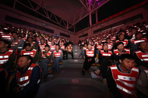 為勞動者而歌 為軍運(yùn)會而舞 迎“五一”武漢開發(fā)區(qū)為800軍運(yùn)建設(shè)者送演出(圖8) 為勞動者而歌 為軍運(yùn)會而舞 迎“五一”武漢開發(fā)區(qū)為800軍運(yùn)建設(shè)者送演出(圖8)