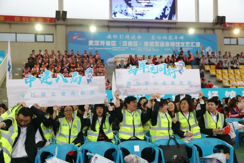 為勞動者而歌 為軍運(yùn)會而舞 迎“五一”武漢開發(fā)區(qū)為800軍運(yùn)建設(shè)者送演出(圖7) 為勞動者而歌 為軍運(yùn)會而舞 迎“五一”武漢開發(fā)區(qū)為800軍運(yùn)建設(shè)者送演出(圖7)