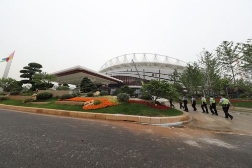 羅永綱來體育中心調(diào)研要求 堅(jiān)決打贏軍運(yùn)會安保這場硬仗(圖8) 羅永綱來體育中心調(diào)研要求 堅(jiān)決打贏軍運(yùn)會安保這場硬仗(圖8)