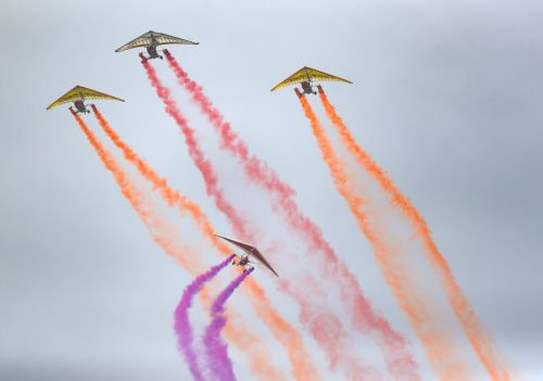 2019國(guó)際航聯(lián)世界飛行者大會(huì)在我區(qū)開幕 頂尖飛行員翱翔“天空之城”(圖2) 2019國(guó)際航聯(lián)世界飛行者大會(huì)在我區(qū)開幕 頂尖飛行員翱翔“天空之城”(圖2)