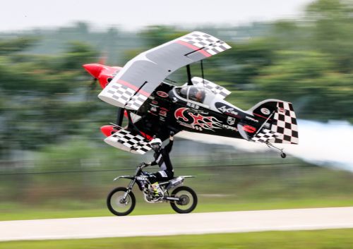 2019國(guó)際航聯(lián)世界飛行者大會(huì)在我區(qū)開幕 頂尖飛行員翱翔“天空之城”(圖21) 2019國(guó)際航聯(lián)世界飛行者大會(huì)在我區(qū)開幕 頂尖飛行員翱翔“天空之城”(圖21)