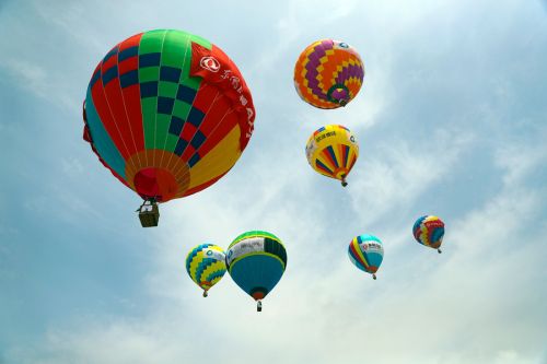 2019國(guó)際航聯(lián)世界飛行者大會(huì)在我區(qū)開幕 頂尖飛行員翱翔“天空之城”(圖20) 2019國(guó)際航聯(lián)世界飛行者大會(huì)在我區(qū)開幕 頂尖飛行員翱翔“天空之城”(圖20)