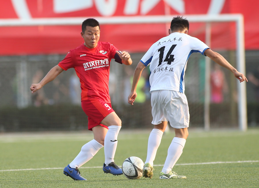 全市職工足球聯(lián)賽第二階段比賽 ▏車(chē)都綠茵5：0大勝動(dòng)車(chē)組武漢客運(yùn)段(圖3)