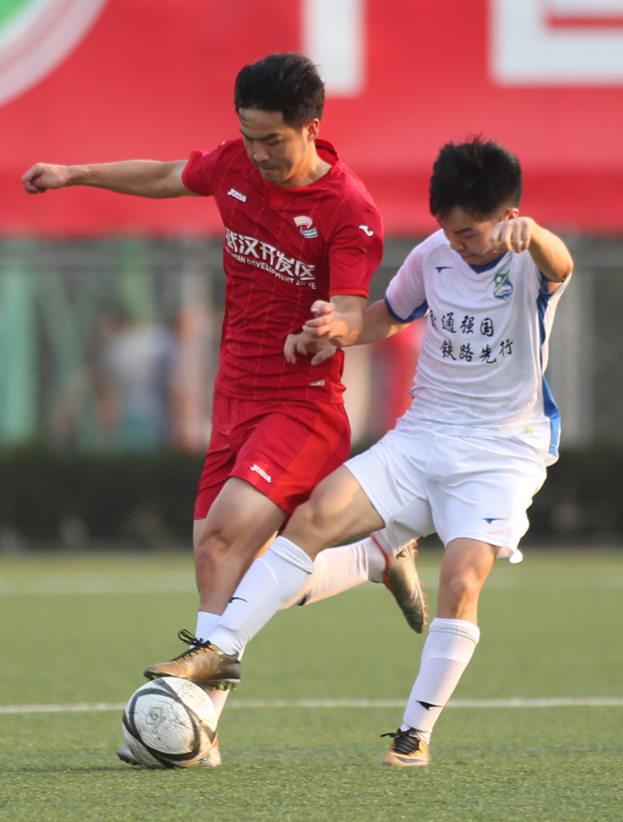 全市職工足球聯(lián)賽第二階段比賽 ▏車(chē)都綠茵5：0大勝動(dòng)車(chē)組武漢客運(yùn)段(圖5)