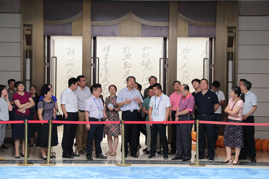 李兵調(diào)研武漢體育中心(圖3) 李兵調(diào)研武漢體育中心(圖3)