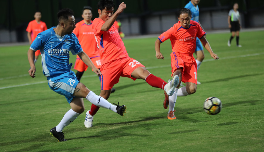 車都綠茵隊(duì)晉級(jí)半決賽(圖2) 車都綠茵隊(duì)晉級(jí)半決賽(圖2)