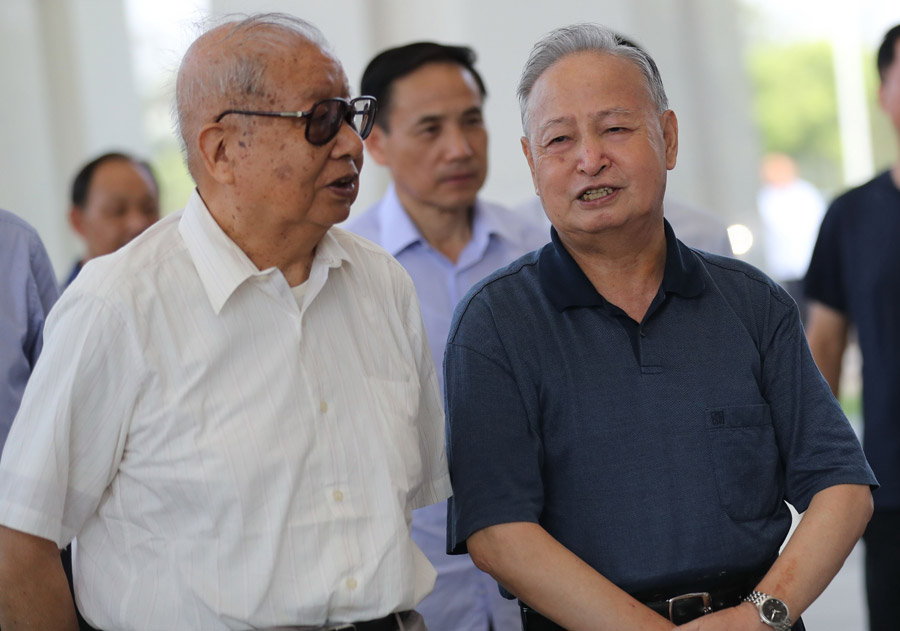 省老領(lǐng)導(dǎo)考察武漢體育中心(圖4)