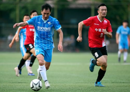 全市職工足球賽落幕 武漢開發(fā)區(qū)隊奪冠(圖3) 全市職工足球賽落幕 武漢開發(fā)區(qū)隊奪冠(圖3)