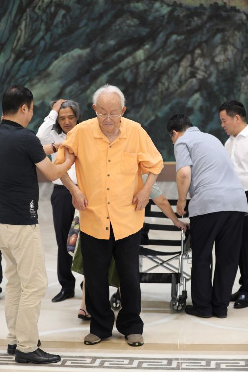 解密軍運(yùn)會主題國畫——《巍巍長城》(圖6) 解密軍運(yùn)會主題國畫——《巍巍長城》(圖6)