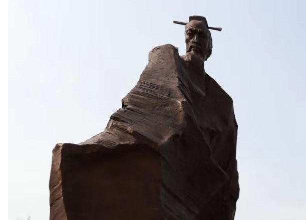 武漢體育中心孫武塑像將永久保留(圖1) 武漢體育中心孫武塑像將永久保留(圖1)