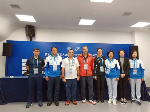 使命刻在心中 責任扛在肩上——記軍運會游泳競賽綜合事務主管何文璐(圖6) 使命刻在心中 責任扛在肩上——記軍運會游泳競賽綜合事務主管何文璐(圖6)