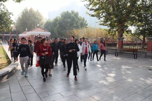 武漢體育中心開展“雙進(jìn)雙服務(wù)”活動(圖1)