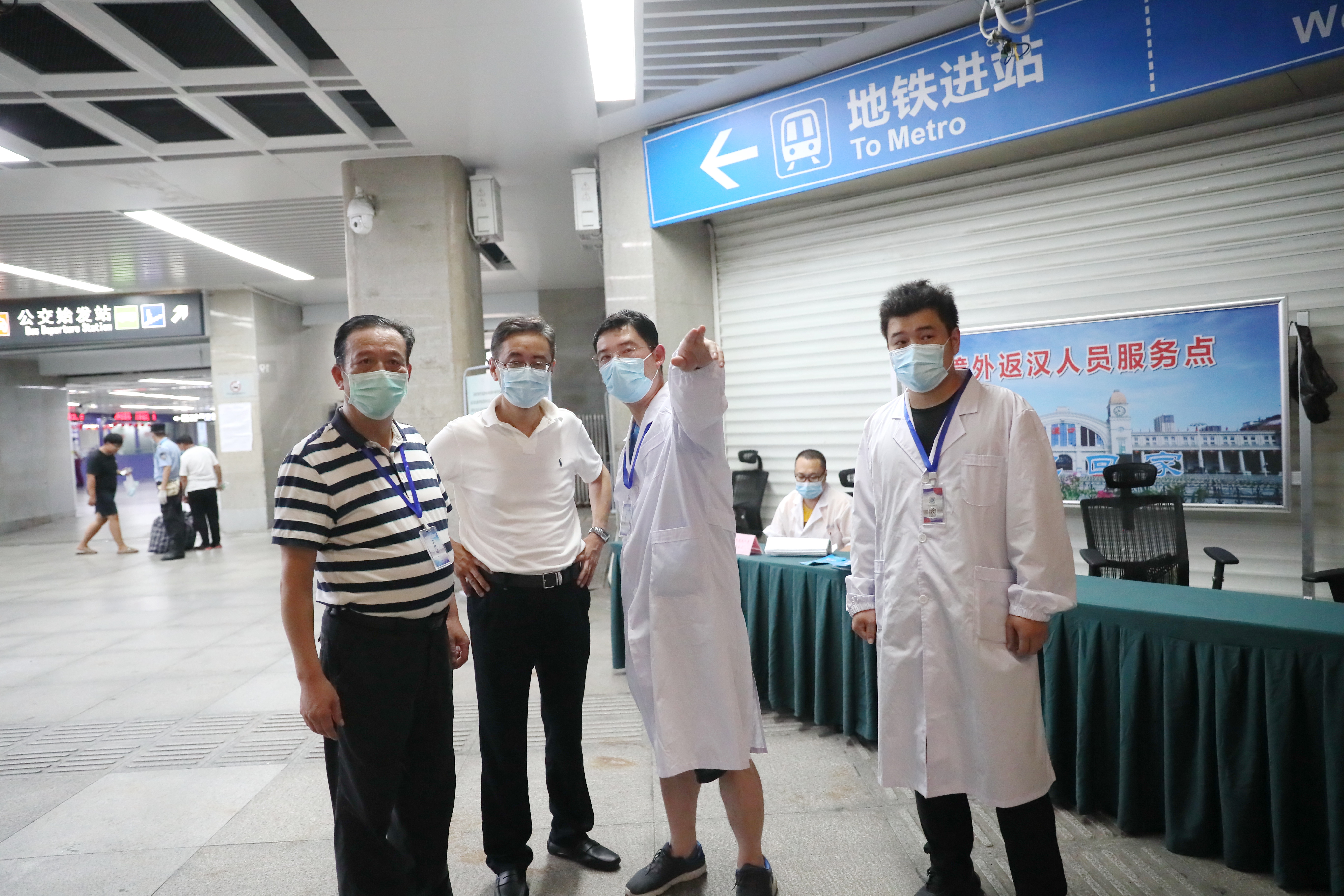 王旗華慰問(wèn)漢口火車站疫情防控人員(圖4)