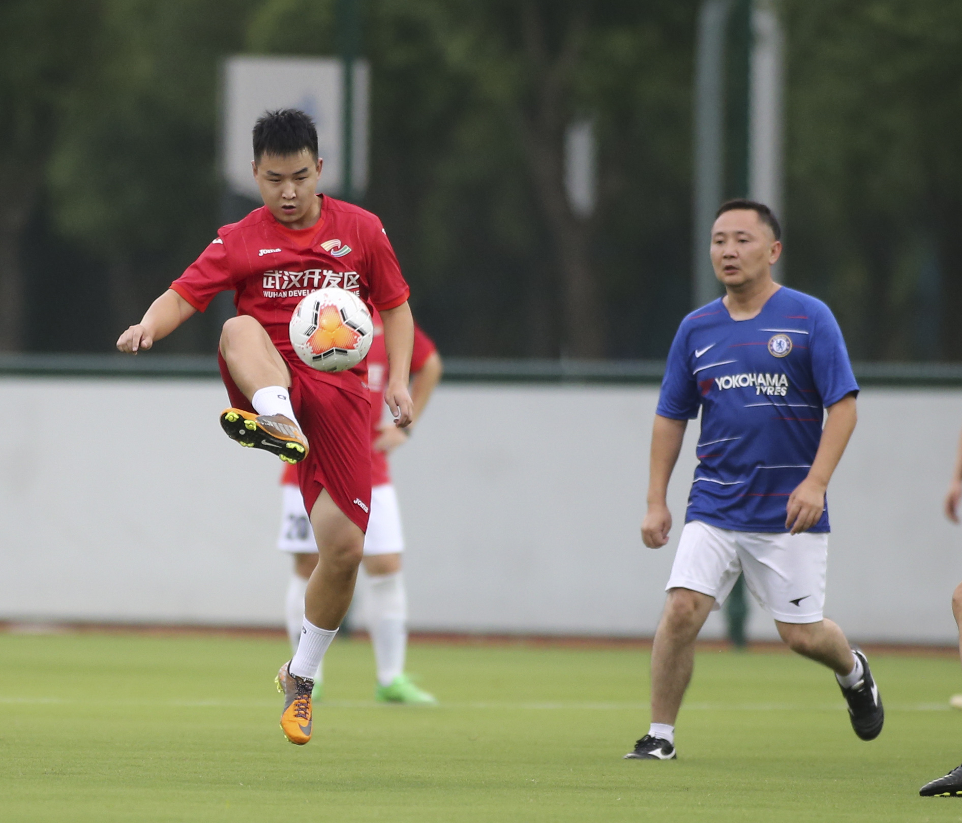 全民健身日|從“抗疫戰(zhàn)場”到“綠茵賽場” 一場特殊的足球友誼賽(圖6) 全民健身日|從“抗疫戰(zhàn)場”到“綠茵賽場” 一場特殊的足球友誼賽(圖6)
