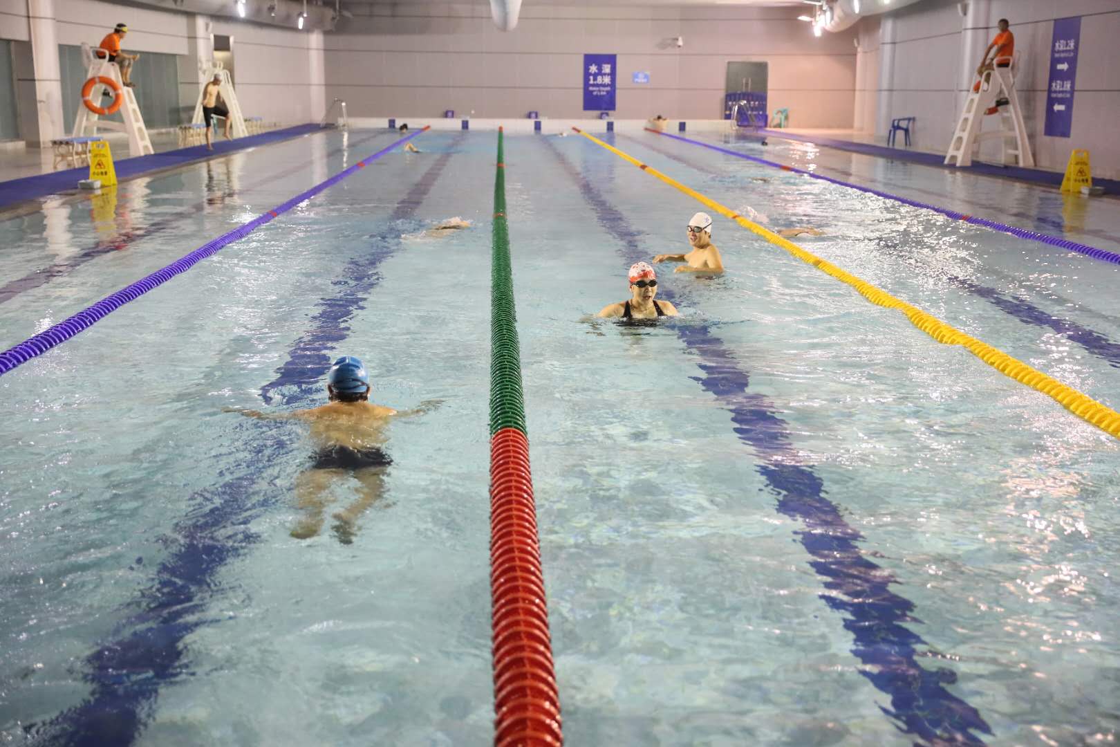 迎波踏浪再擊水 武漢體育中心游泳館時隔681天重啟(圖1) 迎波踏浪再擊水 武漢體育中心游泳館時隔681天重啟(圖1)