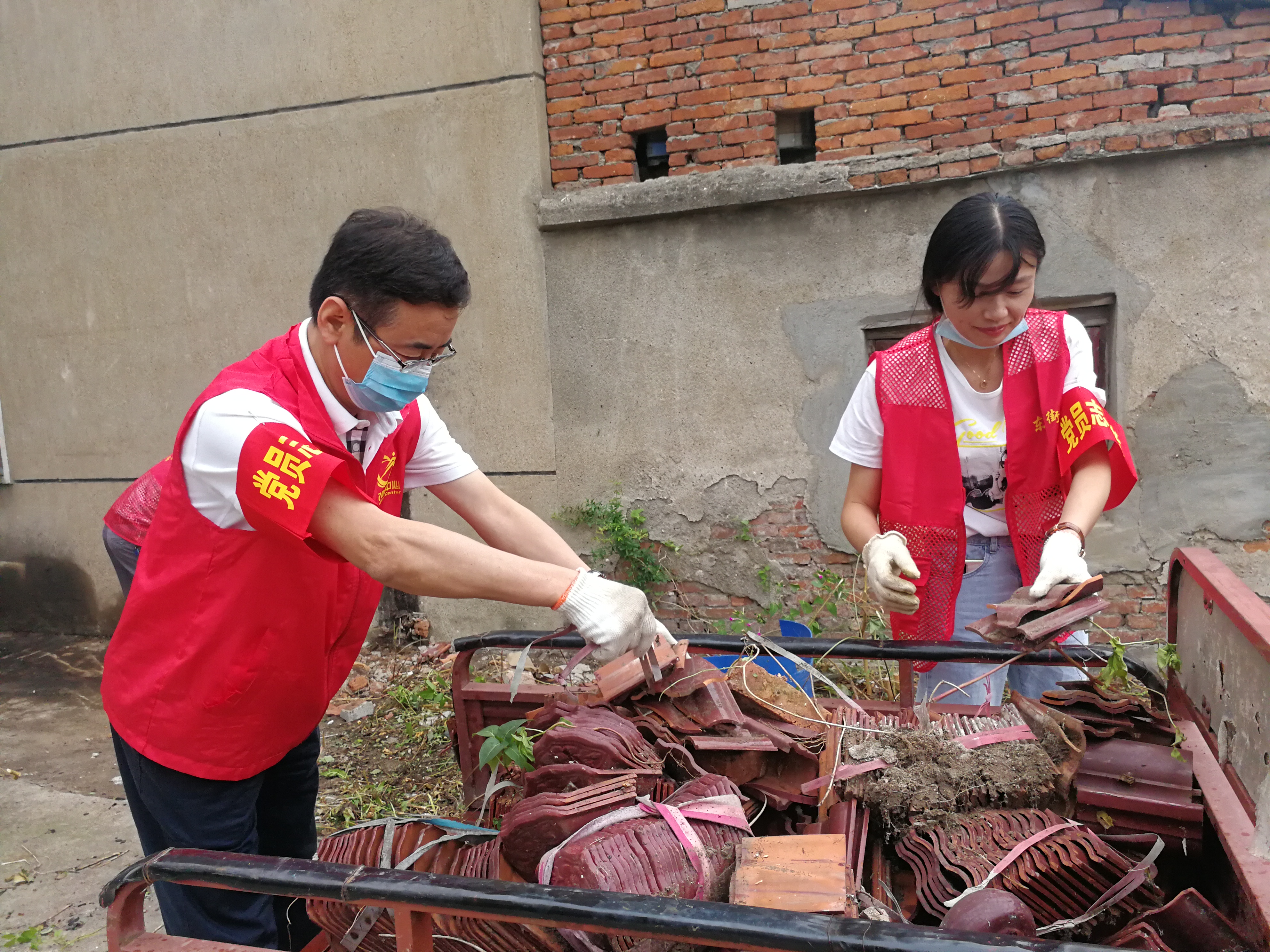 公司黨員進(jìn)社區(qū) 爭(zhēng)做文明創(chuàng)建“合伙人”(圖10)