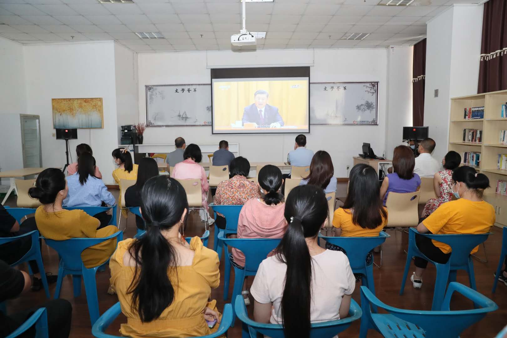 公司集中收看全國抗疫表彰大會(圖1) 公司集中收看全國抗疫表彰大會(圖1)