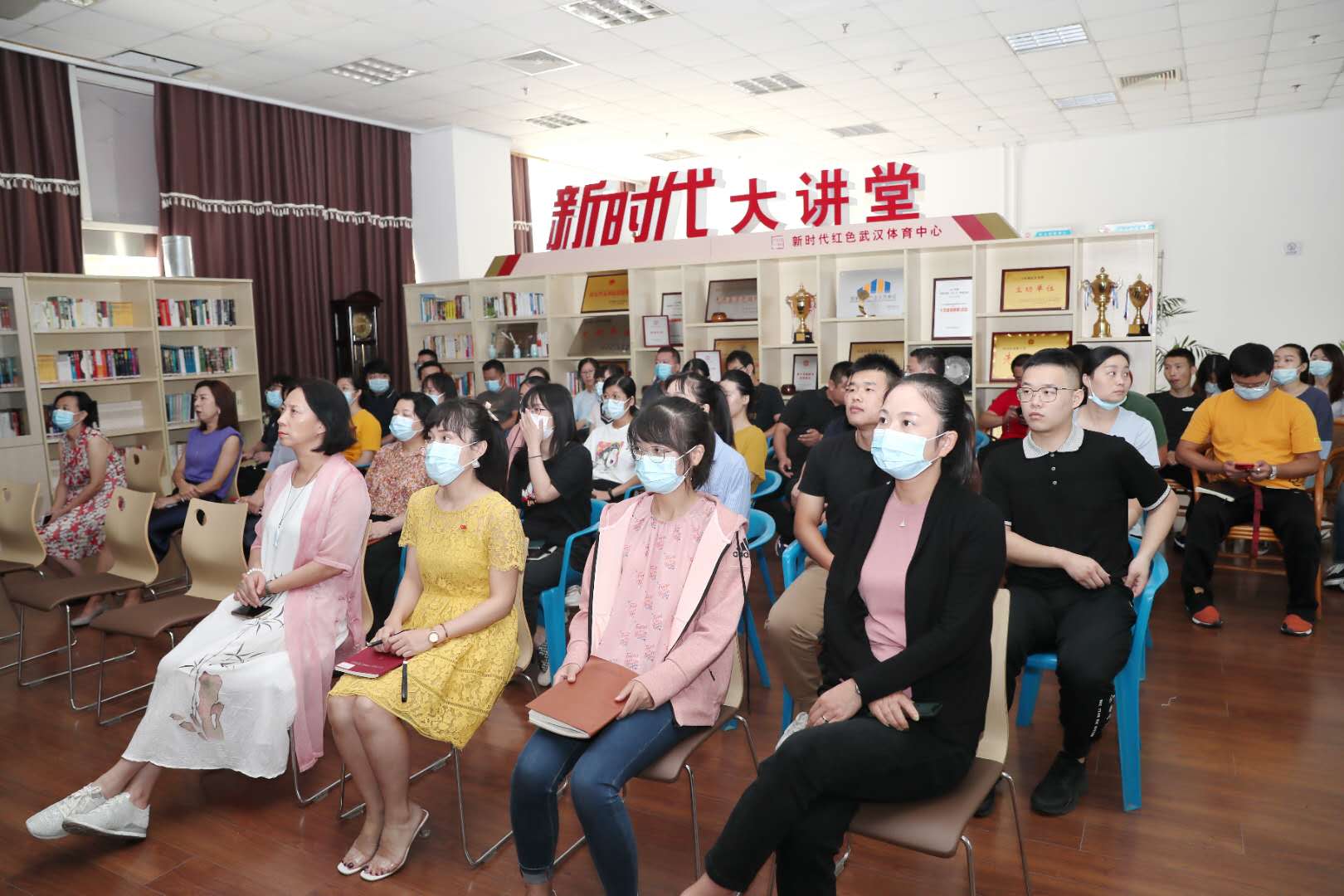 公司集中收看全國抗疫表彰大會(圖2) 公司集中收看全國抗疫表彰大會(圖2)